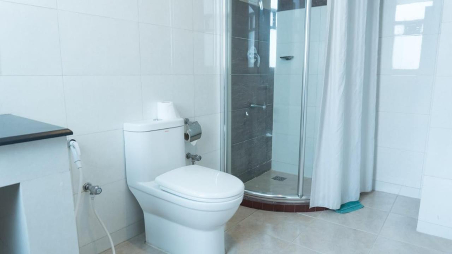 Bathroom 3, The Avenue Hotel and Suites, Chittagong