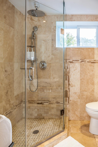 Bathroom 3, Nature Oasis BarMar 2BR Suite in Dundas close to Webster Falls, Hamilton
