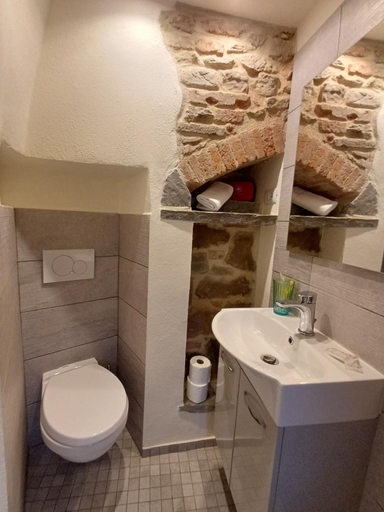 Bathroom 2, piccolo Garibaldi appartamento, Arezzo