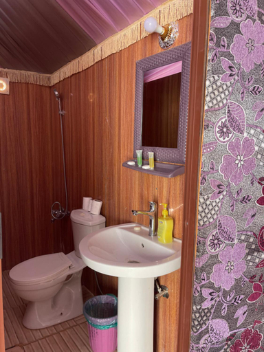 Bathroom 3, Discover the life of Wadi Rum camp, Quaira