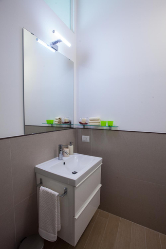 Bathroom, Il Sonno dei Giusti Apartment by DomuSicily, Palermo
