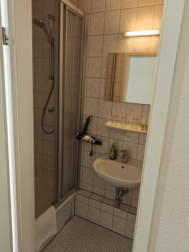 Bathroom 4, Hotel Flora, Region Hannover