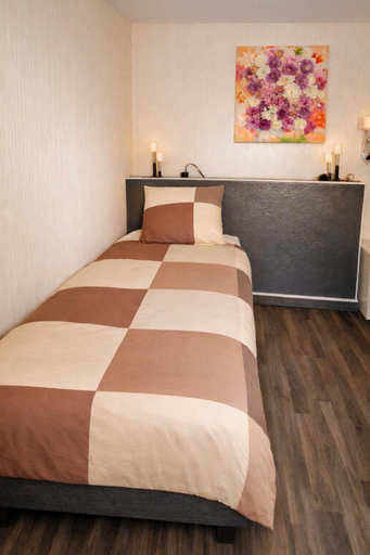 Others 5, Chambre Saphir Climatisee avec piscine - 2 P, Rhône