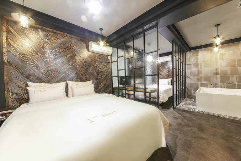 Bedroom 4, Yeosu 1st Avenue Hotel, Yeosu