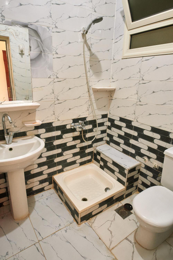 Bathroom 3, Sunset Guest house, Al-Badrashayn
