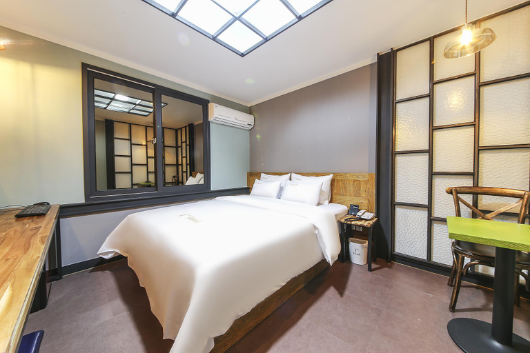 Bedroom 2, Yeosu 1st Avenue Hotel, Yeosu