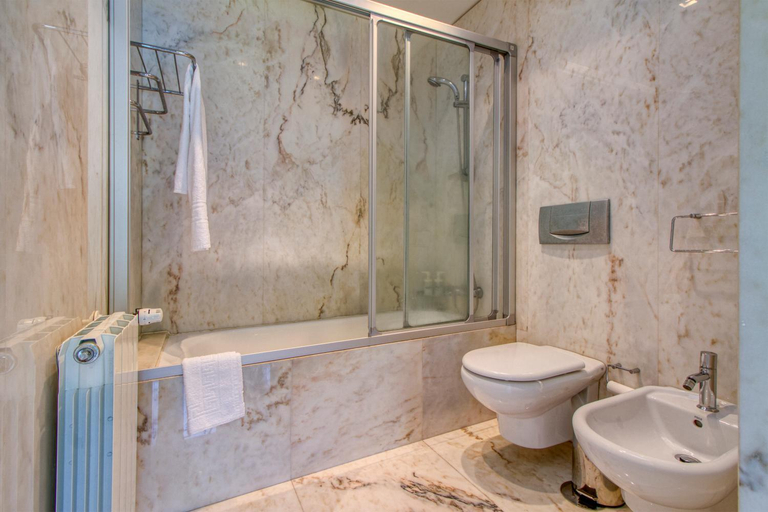 Bathroom 2, Quinta Do Pomar Pomar Farm, Braga
