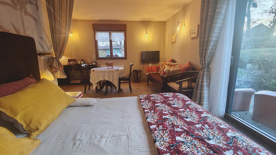 Bedroom 2, L'Herbe aux Vaches, Calvados
