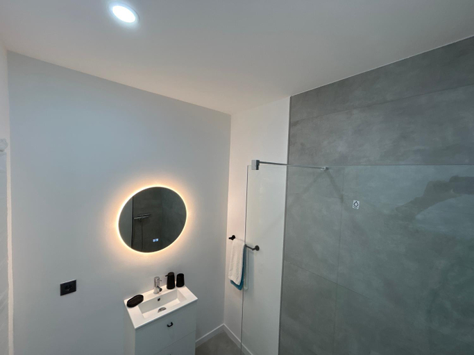Bathroom 2, Victoria 1942, Funchal