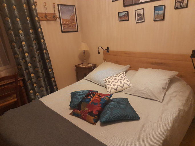 Bedroom, Aux Glycines, Côte-d'Or