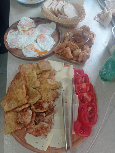 Food & Drinks