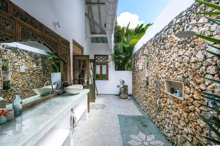 Bathroom 2, Villa Papaya, Badung