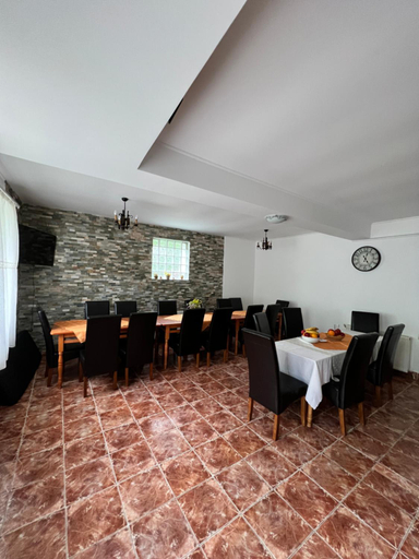 Food & Drinks 2, Casuta de langa padure, Fundata