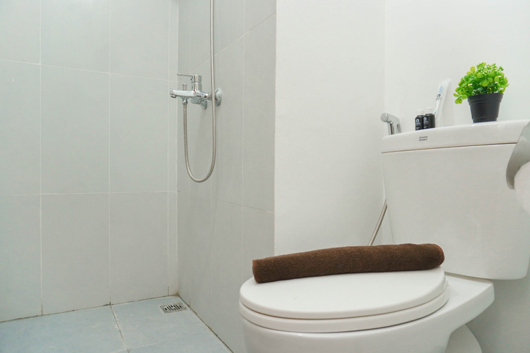 Bathroom 3, Tranquil 1BR at Royal Sentul Park Apartment By Travelio, Bogor