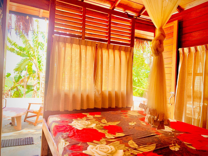 Bedroom 4, Tomorrowland, Ella
