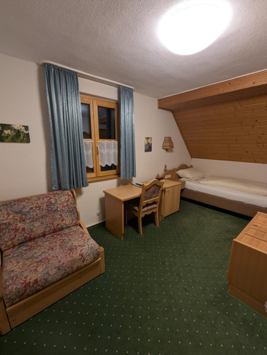 Bedroom 2, Hotel Gasthof zum Löwen, Neumarkt in der Oberpfalz