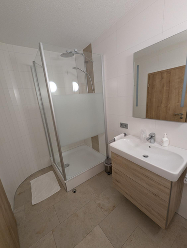 Bathroom 5, Hotel Gasthof zum Löwen, Neumarkt in der Oberpfalz
