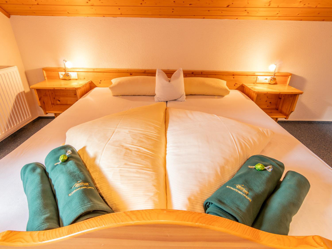 Bedroom 2, Schwarzwaldhotel Schmitz, Waldshut