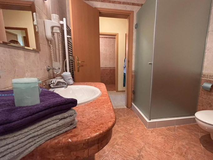 Bathroom 4, "Красавиците тъмнокоси" Sunset Resort Pomorie, Pomorie