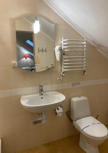 Bathroom 3, Hotel Lubych, Brodivs'kyi