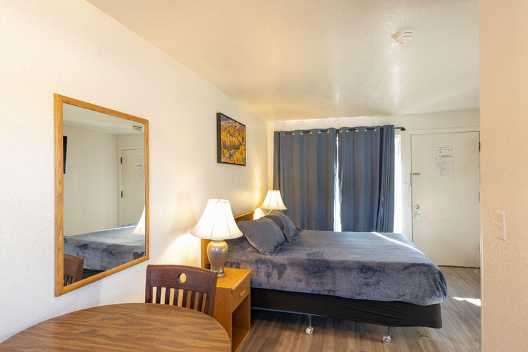 Bedroom 4, Siesta Motel Colfax WA, Whitman