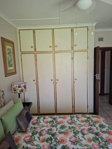 Bedroom 2, The Manse, Ugu