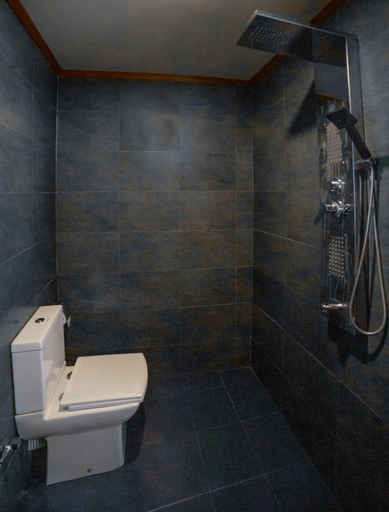 Bathroom 2, Ollie resort, Ella