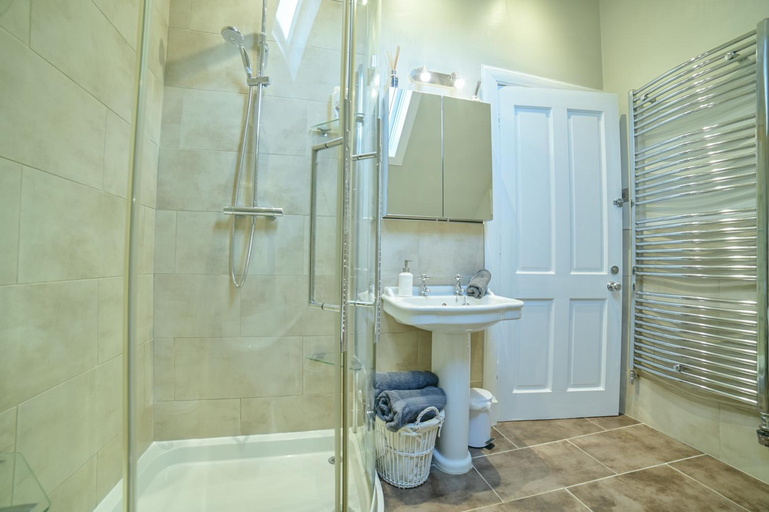 Bathroom 3, Kylelachin, Highland