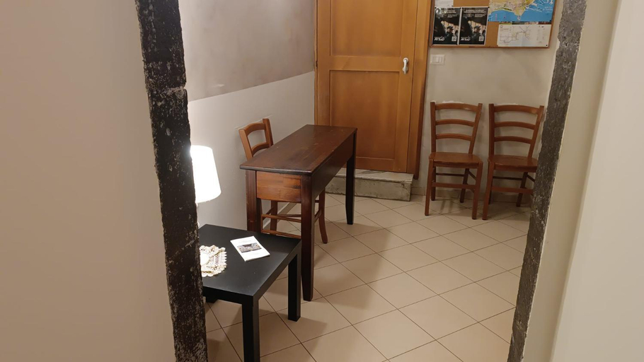 Others 5, B&B LA CONIGLIERA, Napoli