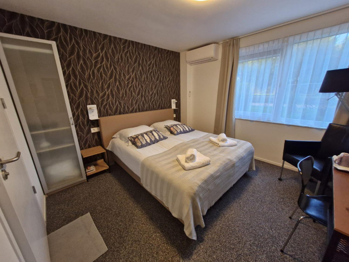 Others 5, B&B Adrina, Zeewolde