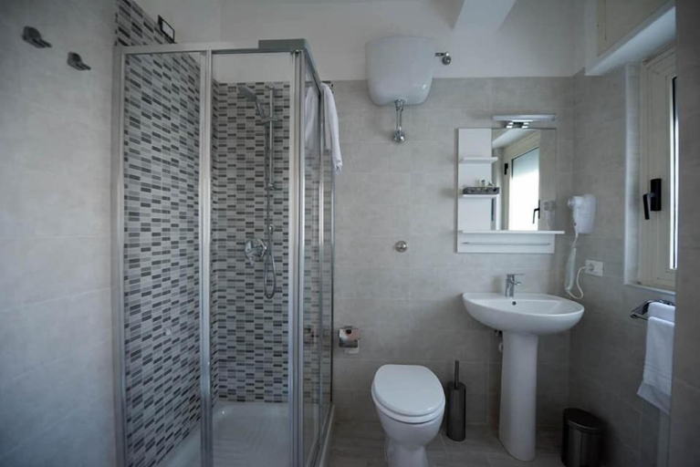 Bathroom, A Casa dei Bruno B&B, Napoli