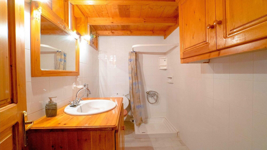 Bathroom 4, Chrissi Nefeli, Thessaly