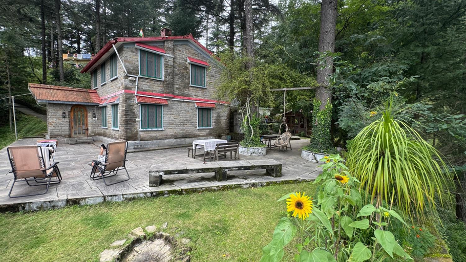 Exterior & Views