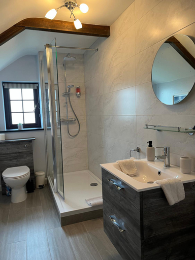Bathroom 2, Maple & Beech Barns, Cornwall