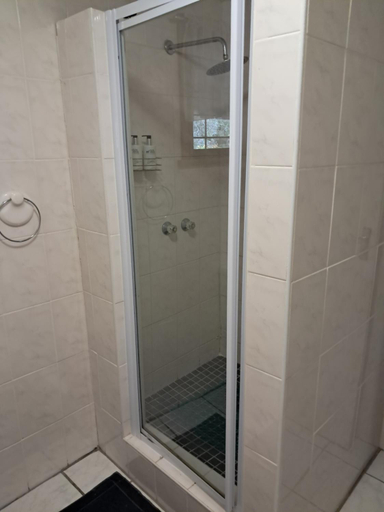 Bathroom 2, Glen House, Eden
