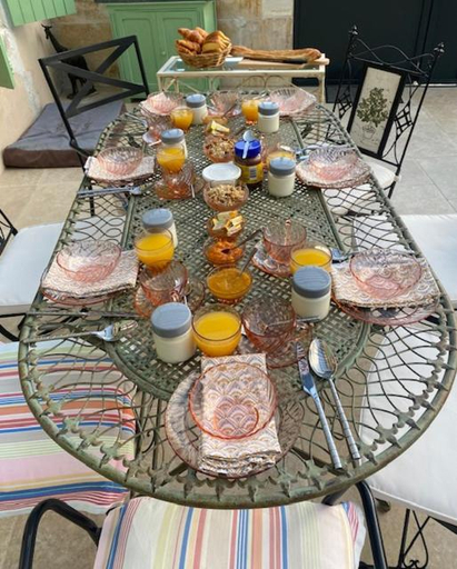 Food & Drinks, The Little Robin, Charente-Maritime