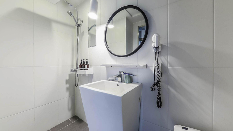 Bathroom 5, Tongyeong Hangnam Brown Dot, Tongyeong