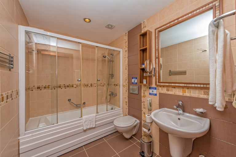 Bathroom 5, Royal Atlantis Spa & Resort, Manavgat