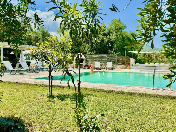 Sport & Beauty 2, Villa Kessar St Stephanos with private pool by DadoVillas, Ionian Islands