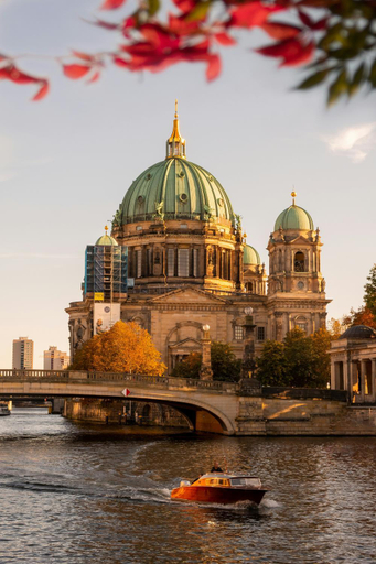 Exterior & Views 1, Luxurious Urban Living - Premium Downtown Apartments next to HBF, Berlin