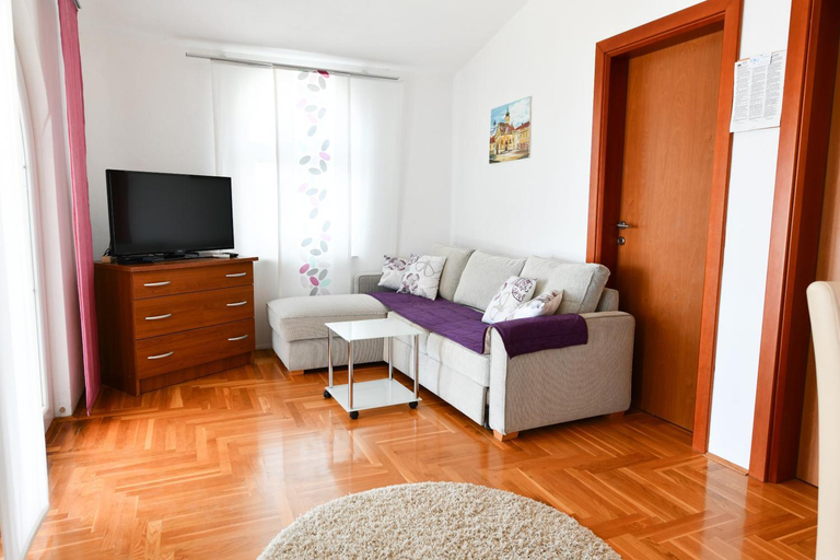 Bedroom 2, Villa Lilly, Karlobag