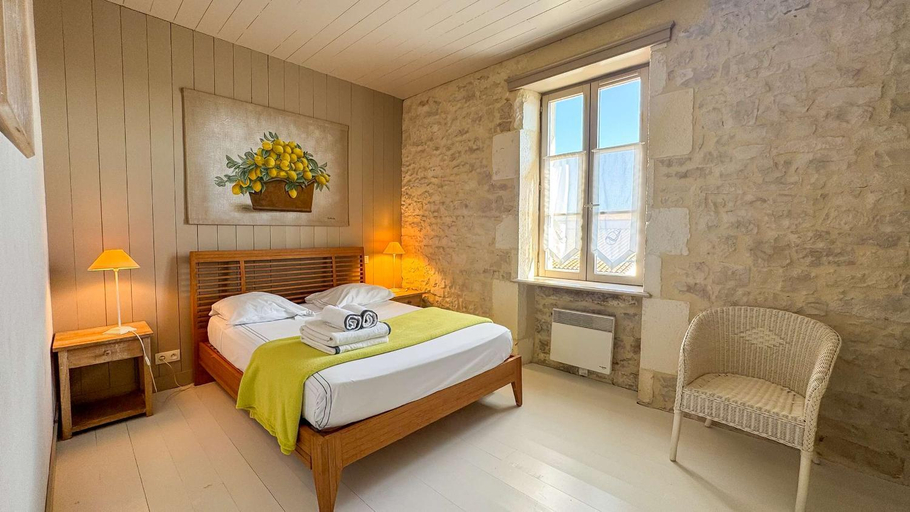Bedroom 4, Magnifique maison de village rhetaise, Charente-Maritime