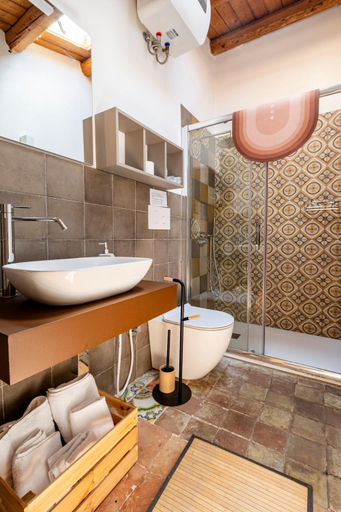 Bathroom 2, La Finestra su Noto, Syracuse
