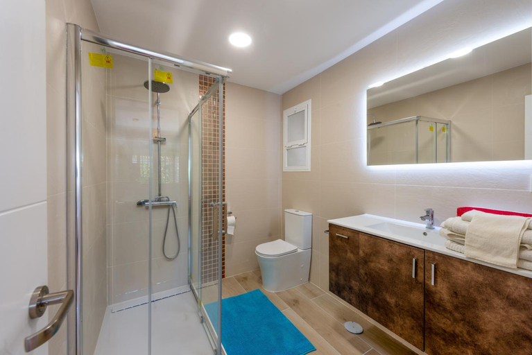 Bathroom 3, Villa Ruby, Málaga