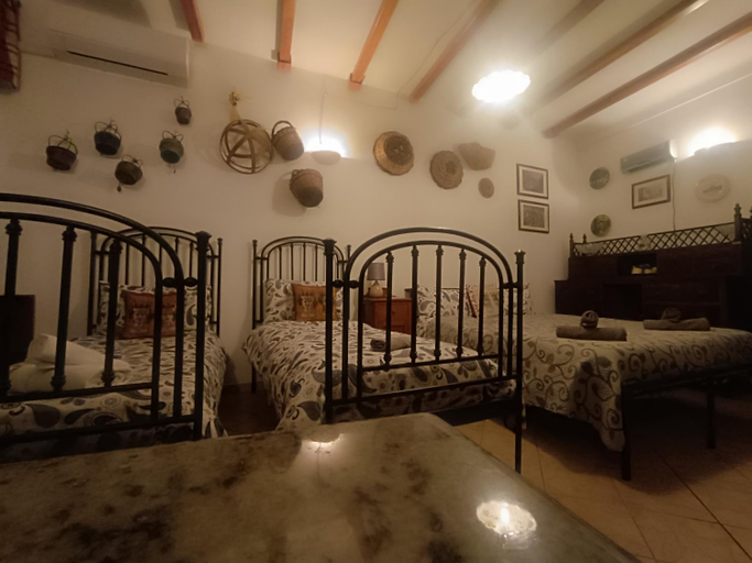 Bedroom 2, Alessi Suites & Studio, Caltanissetta