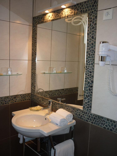 Bathroom 4, Adonis Sanary Grand Hôtel des Bains, Var