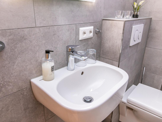 Bathroom 5, Schwarzwaldhotel Schmitz, Waldshut