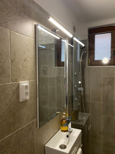 Bathroom 4, Flora apartmanhaz a Balatonnal, Balatonalmádi