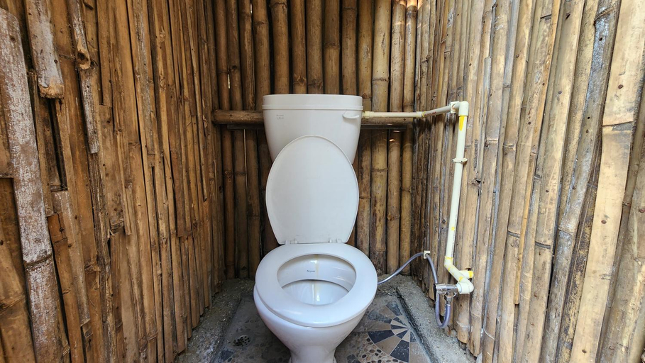 Bathroom 2, Hobo Huts by the Riverside, Bageshwar