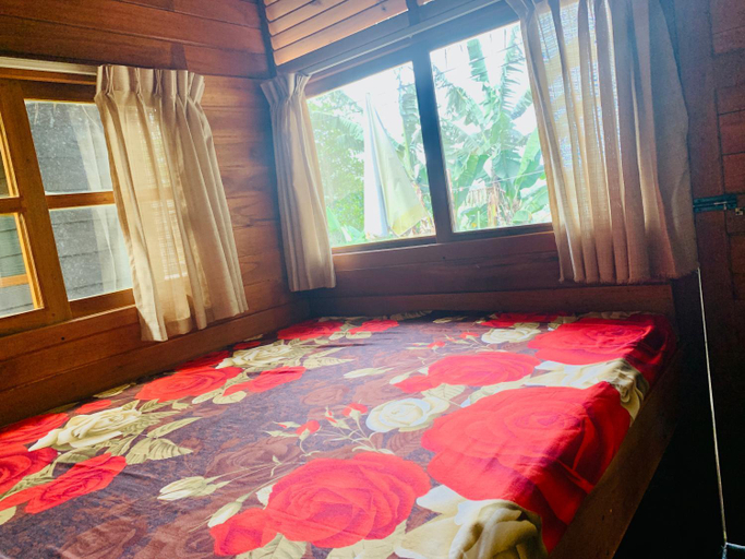 Bedroom 3, Tomorrowland, Ella